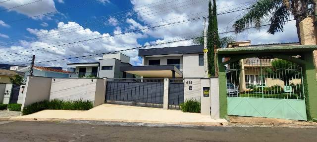 Casa à venda e aluguel com 3 quartos, 355m² - Foto 2