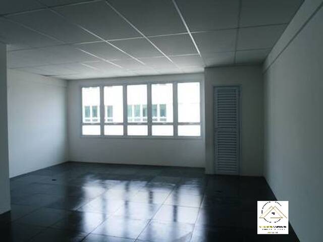 Sala para Venda em Atibaia - 4
