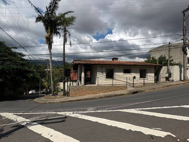 #195 - Casa para Venda em Atibaia - SP