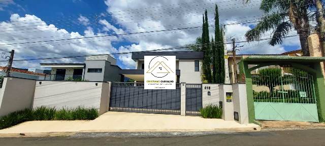 Casa à venda e aluguel com 3 quartos, 355m² - Foto 1