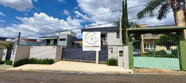 Casa à venda e aluguel com 3 quartos, 355m² - Foto 2