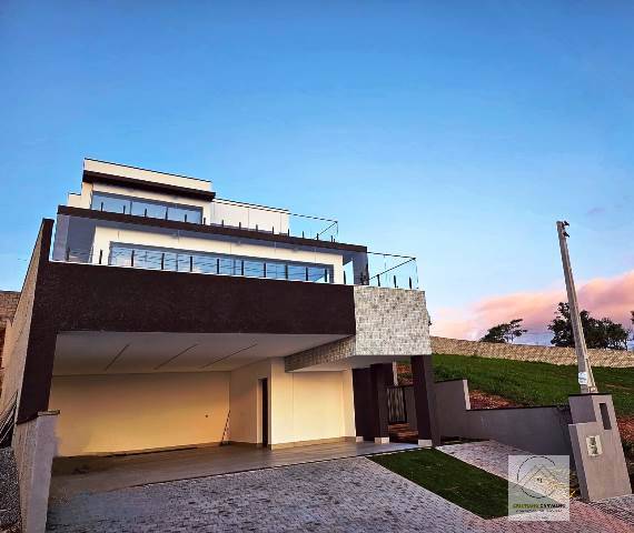 Casa de Condomínio à venda com 3 quartos, 250m² - Foto 1