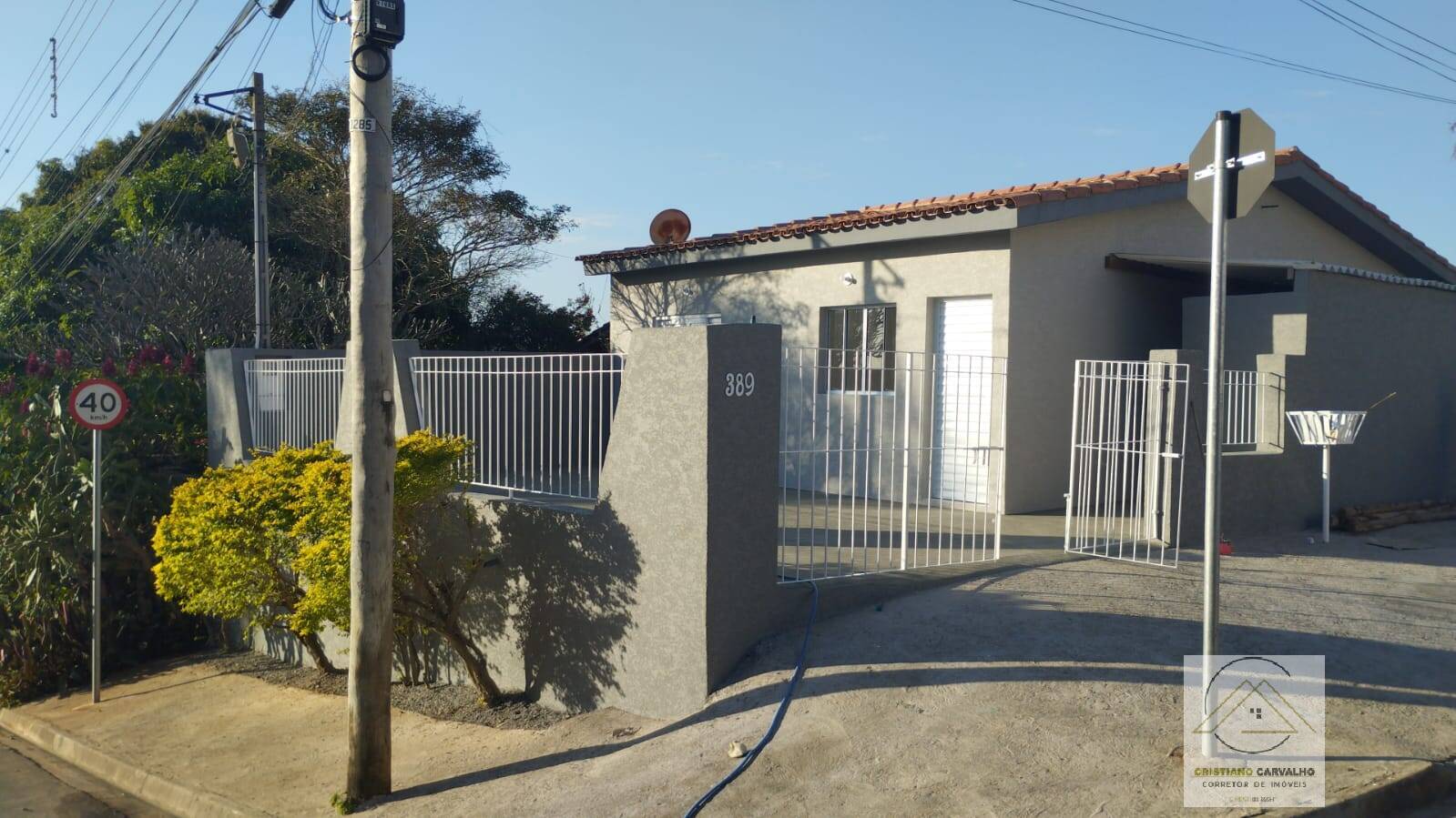 Casa à venda com 3 quartos, 96m² - Foto 1